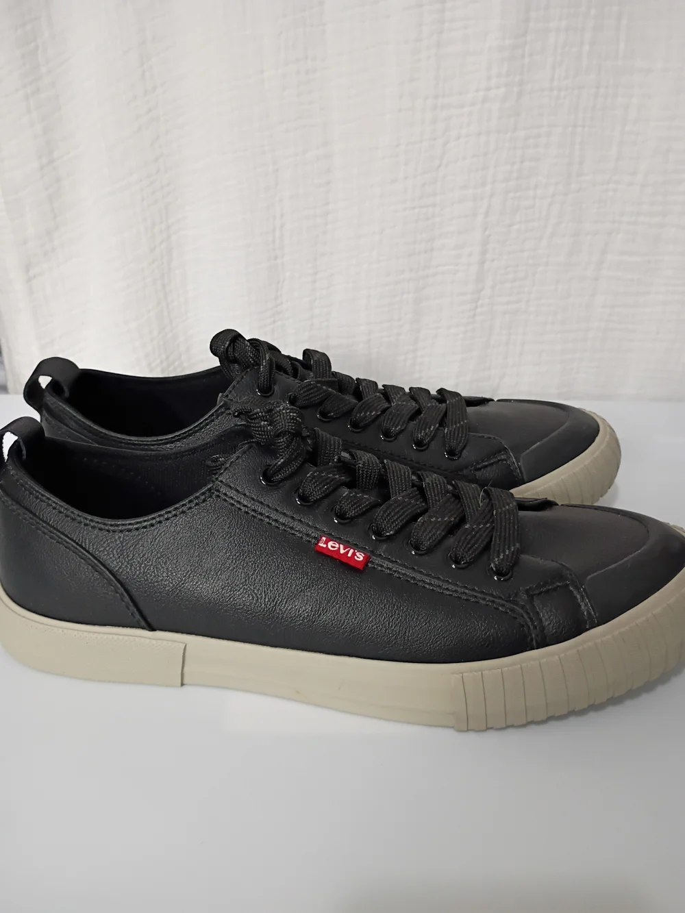 LEVI'S MEN’S LOW-TOP SNEAKERS - Black with Tan Sole - SIZE 8.5 NWOT